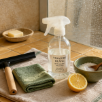 Enlever le calcaire sur les parois de douche avec produits naturels