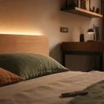 Led déco chambre : ruban LED sous tête de lit, lumière indirecte