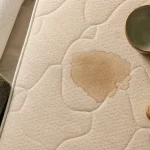 Nettoyage d un matelas taché : taches urine et sang