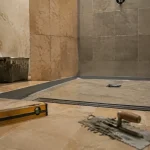 Remplacer une baignoire par douche italienne : étanchéité et pente avant carrelage